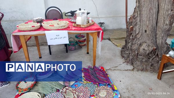 بازارچه کسب و کار دانش‌آموزی در دبستان مولوی فین 