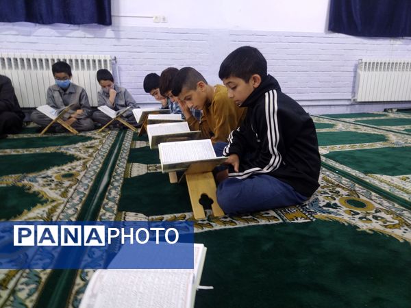 محفل انس با قرآن کریم در دبستان فضیلت کاشمر 