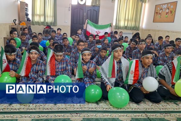 آرزوی فرج و سلامتی صاحب الزمان (عج) با دست‌های کوچک دانش‌آموزان شیرازی