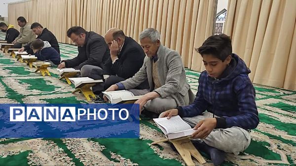 جز خوانی قرآن کریم در ماه مبارک رمضان در مسجد خاتم النبیین