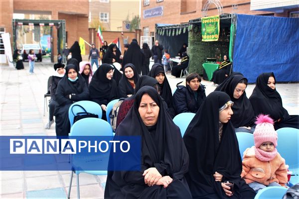 جلوه‌هایی از یادواره شهدا در دبستان استثنایی باغچه‌بان قم