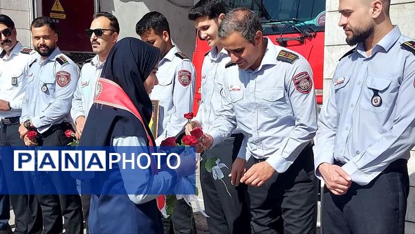 تجلیل از آتش نشانان قهرمانان حماسه آفرین در محل ایستگاه ۵ آتش نشانی مشهد