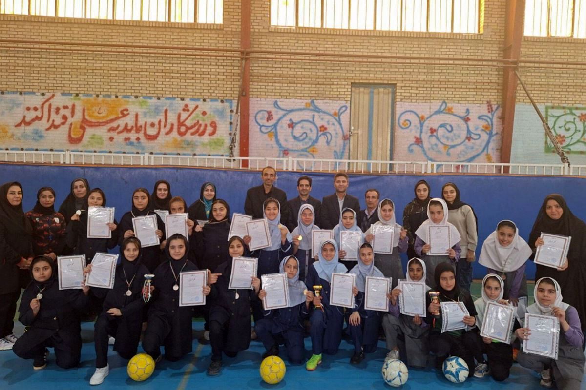 برگزاری مسابقه فوتسال دانش‌آموزی دختران ابتدایی در بهارستان دو