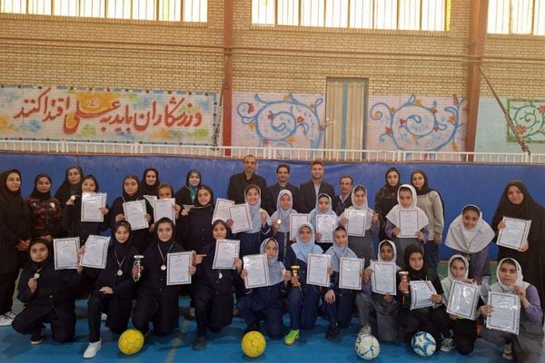 مسابقه فوتسال دانش‌آموزی دختران ابتدایی در بهارستان دو