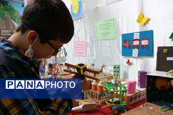 گرامیداشت «هفته پژوهش» در دبستان شهید دکتر چمران ناحیه دو شهرری 