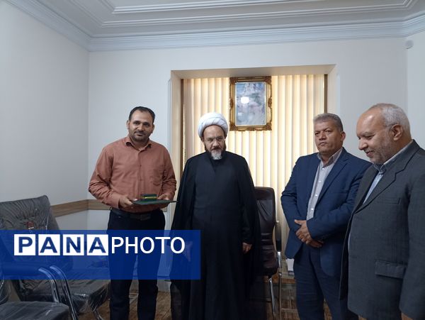 دیدار خبرنگاران شهرستان خلیل‌آباد با امام جمعه شهرستان به‌مناسبت روز خبرنگار