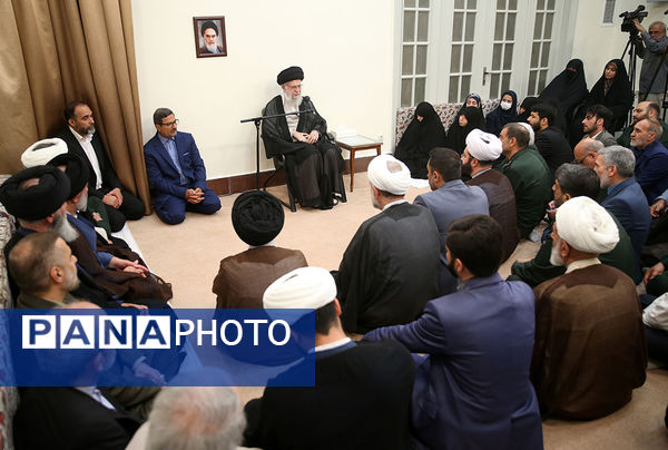 دیدار دست‌اندرکاران کنگره بین‌المللی شهدای مدافع حرم و جبهه مقاومت با رهبر معظم انقلاب