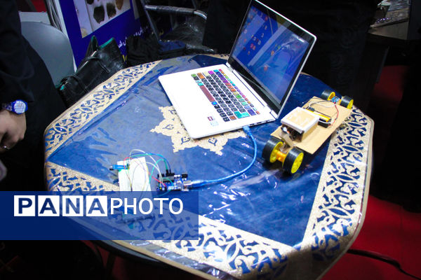 آغاز به‌کار نمایشگاه نوآوری و فناوری کاشان با ارائه دستاوردهای دانش‌آموزی
