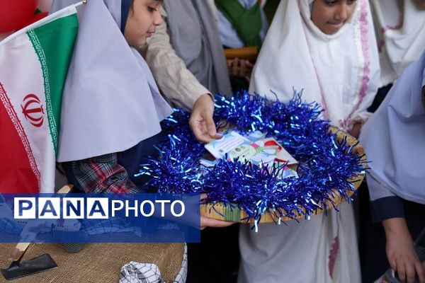  جشن عاطفه‌ها در دبستان دخترانه شهید محمد قضاوی آموزش و پرورش ناحیه 4