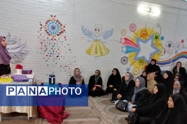 اولین جلسه اولیا و مربیان همراه با انتخابات انجمن اولیا و مربیان در دبیرستان دخترانه میثاق