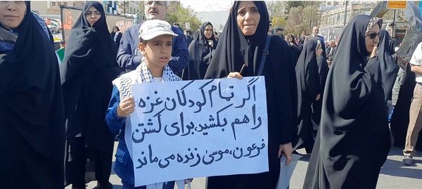راهپیمایی روز قدس با حضور مسئولان اداره‌کل آموزش‌وپرورش استان خراسان رضوی