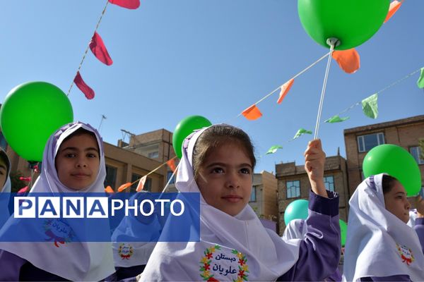 جشن میلاد حضرت زینب(س) با حضور مادر پرستار در دبستان علویان بهارستاندو