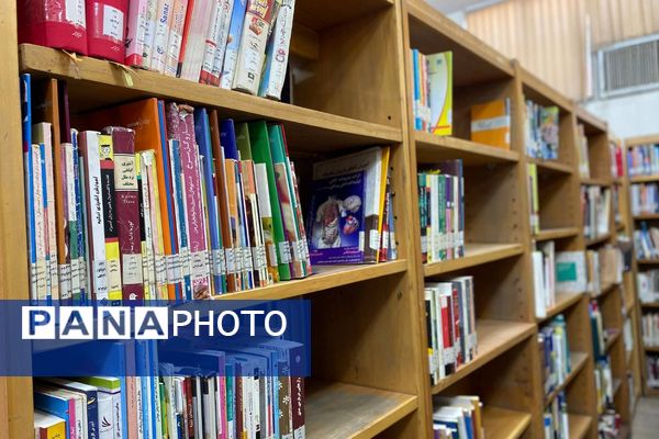 دانش‌آموزان دبیرستان نگین‌دانش ورامین میهمان کتابخانه رازی شدند