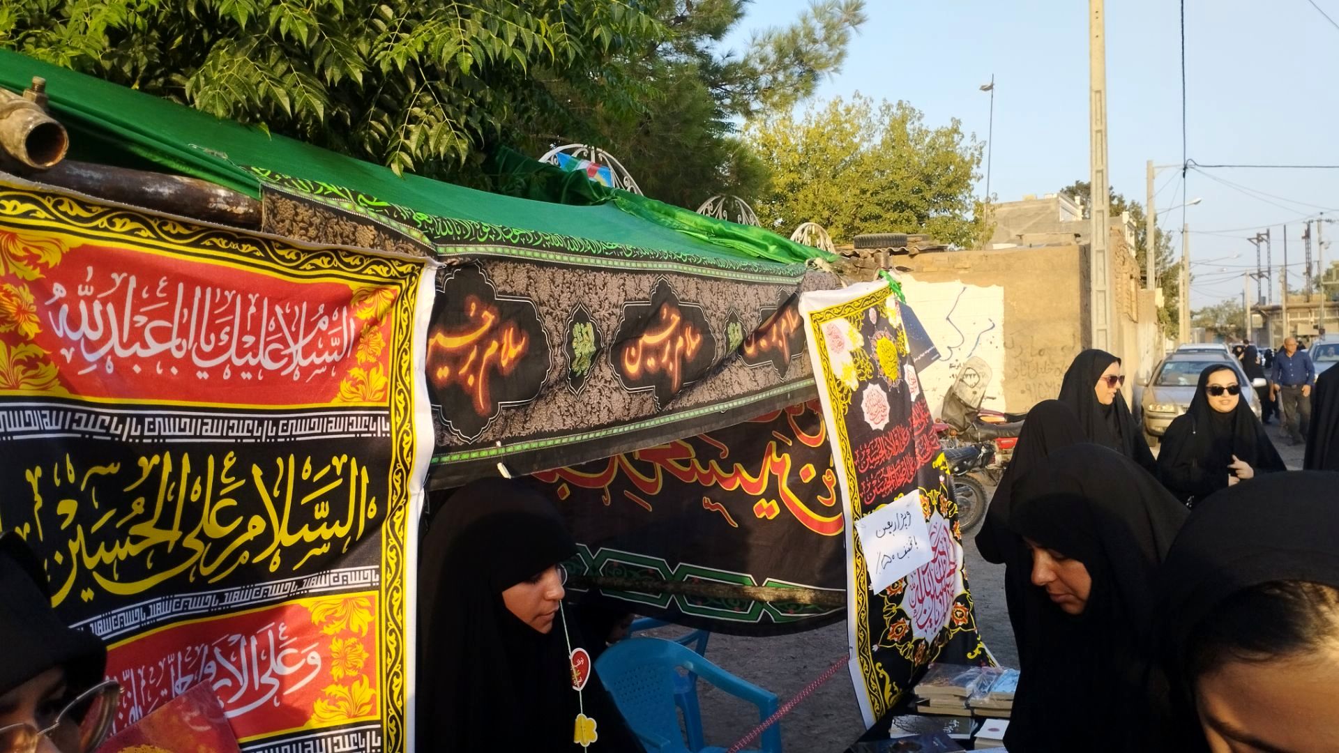 برپایی موکب بین راهی در مراسم پیاده روی جاماندگان اربعین شهرستان خلیل آباد 