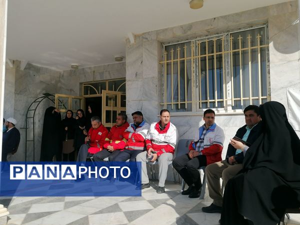 نواختن زنگ زلزله در دبیرستان کوشش شهرستان فاروج 