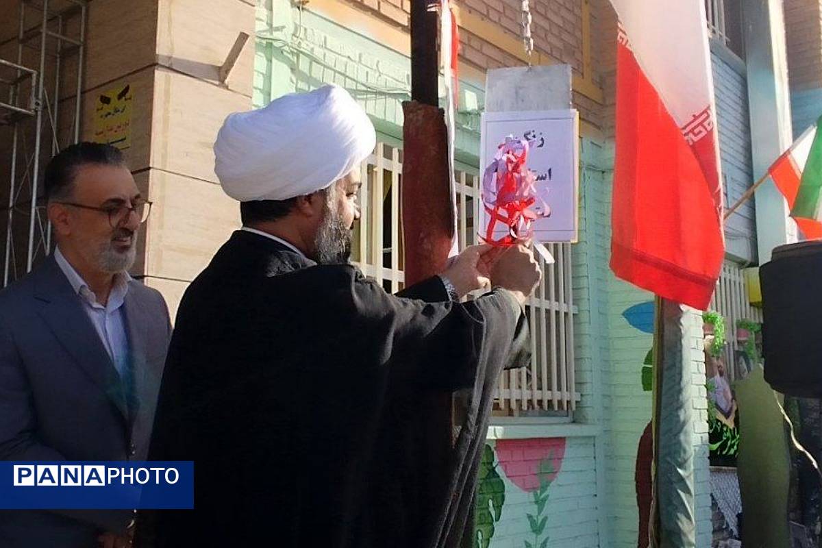 نواختن زنگ استکبارستیزی در دبیرستان ریحانه النبی باقرشهر 