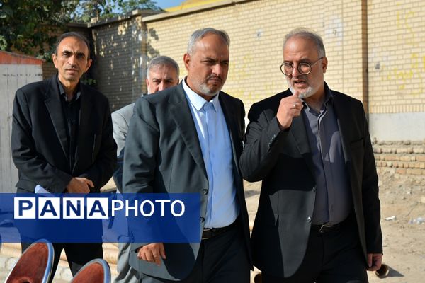 بازدید مدیران‌کل آموزش و پرورش و سازمان نوسازی مدارس استان تهران از زمین چمن روستای اورین