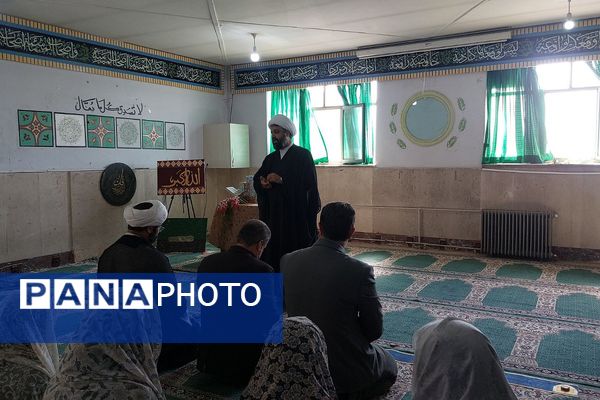 برپایی نماز جماعت مدارس کهریزک با حضور امام جمعه منطقه 
