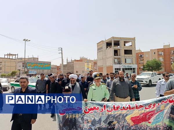 برگزاری پیاده‌روی جاماندگان اربعین حسینی در دهگلان با حضور پرشور مردم