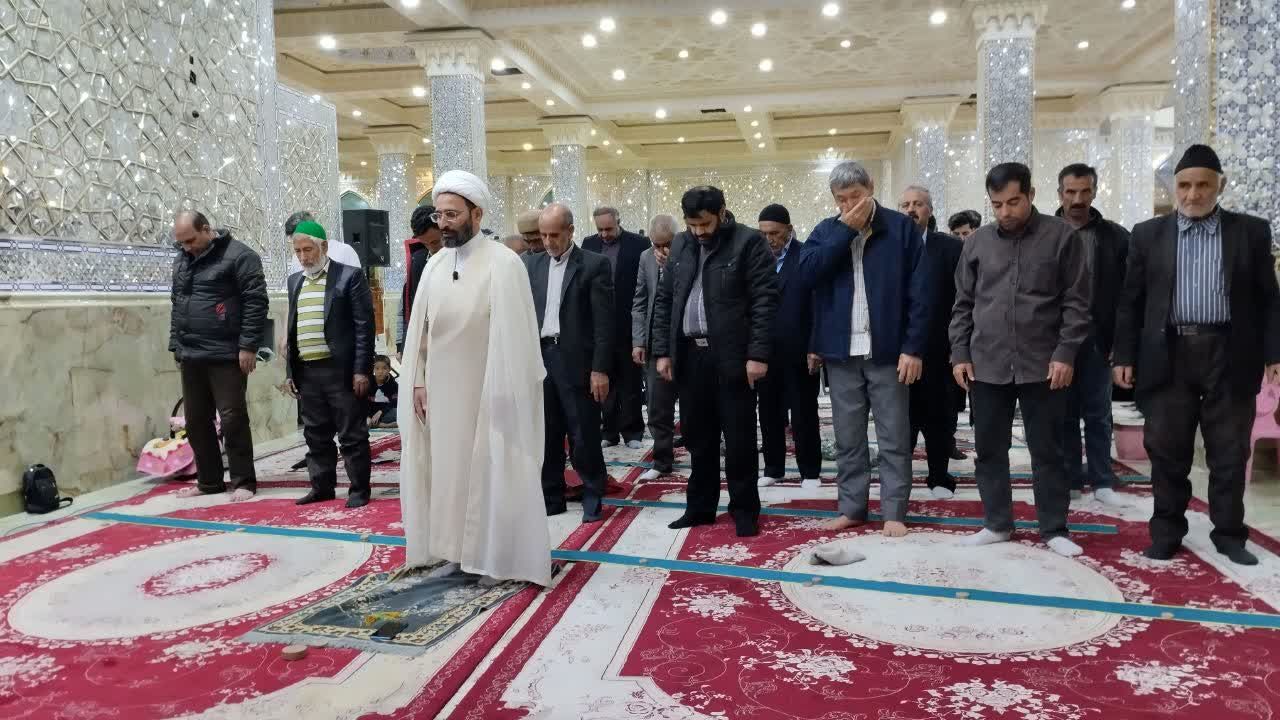 اقامه نماز جماعت مغرب و عشاء همراه با سفره افطاری ساده در حرم مطهر بی‌بی سکینه خاتون (سلام‌الله‌علیها)  ملارد در ایام ماه مبارک رمضان