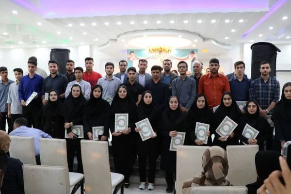 تجلیل از رتبه‌های برتر کنکور و پذیرفته‌شدگان دانشگاه فرهنگیان و سمپاد در باغملک 