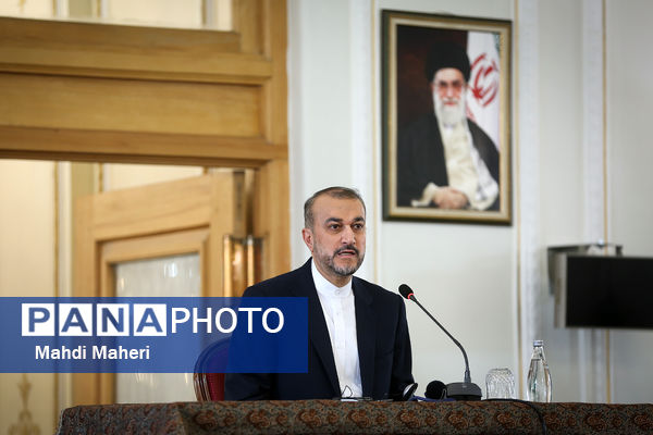 نشست وزیر خارجه با سفرای خارجی مقیم تهران