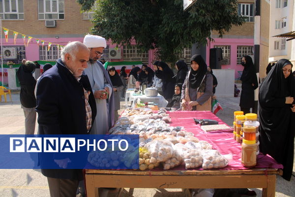 جشن دهه فجر انقلاب اسلامی در دبیرستان رضوان شهرستان بوشهر