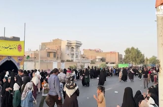 مردم زاهدان با شرکت در مهمانی ۳ کیلومتری غدیر، حماسه‌ای ضد استکباری آفریدند