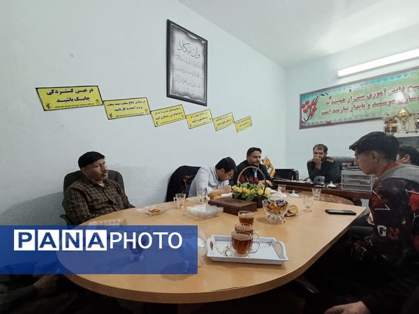 جلسه فرمانده واحدهای بسیج دانش‌آموزی در شهرستان خلیل آباد 