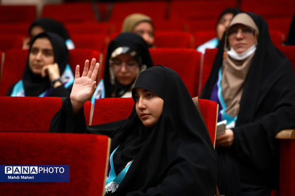 مراسم آموزش کاروان‌های عمره دانش‌آموزی به دانش‌آموزان عازم سرزمین وحی