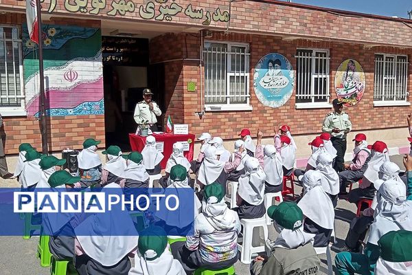 مراسم گرامیداشت هفته نیروی انتظامی در مدارس شهرستان فیروزکوه