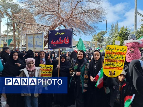 راهپیمایی ۲۲بهمن در شهرستان کاشمر با حضور پر رنگ مردم برگزار شد 