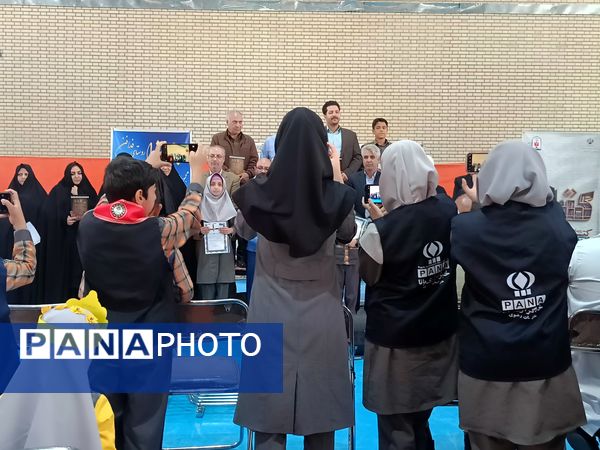 بوم و نوا صحنه تقدیر از کتاب‌دوستان فدافن