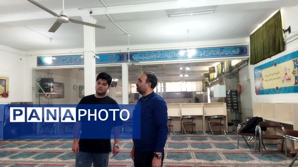 آماده‌سازی نمازخانه دبیرستان شاهد برای استقبال از شهید گمنام