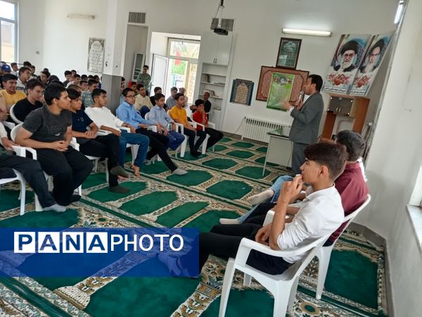 حضور جمعی از اعضای دبیرستان نمونه آیت‌الله خامنه‌ای در مدرسه نمونه دانش