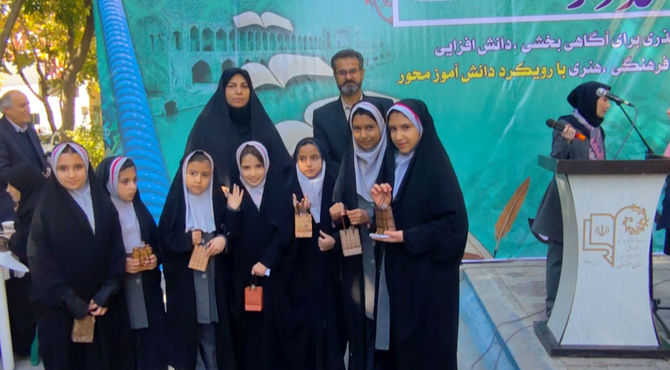 گذر فرهنگی کتابخوانی در اصفهان باحضور دانش‌آموزان ایجاد شد
