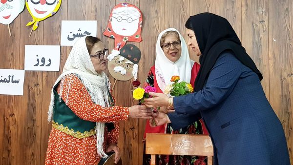 بزرگداشت هفته ملی سالمند در دبستان دخترانه سماء شیروان 