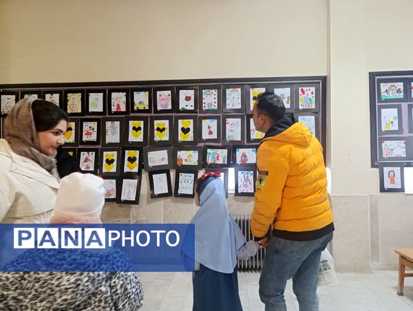 نمایشگاه نقاشی دانش آموزان مدرسه مهر و ماه آشخانه 