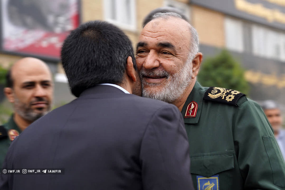 رفتی، اما نه با سکوت یک غروب، بلکه با شکوه یک طلوع