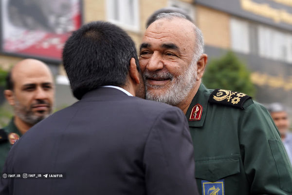 رفتی، اما نه با سکوت یک غروب، بلکه با شکوه یک طلوع