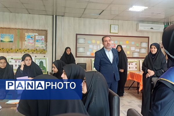 برپایی نمایشگاه کتاب و کتابخوانی به همت دانش‌آموزان مدارس ناحیه دو شهرری 