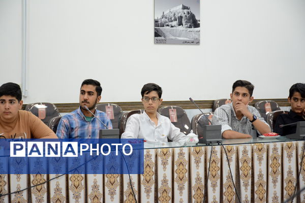 تجلیل از دانش‌آموز خبرنگاران پانا شهرستان نایین 