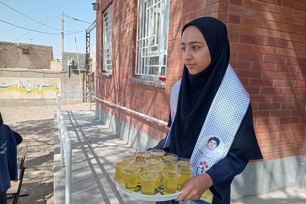 دبیرستان مادرمهربان نقاب غرق در شادی میلاد امام حسن عسکری ع