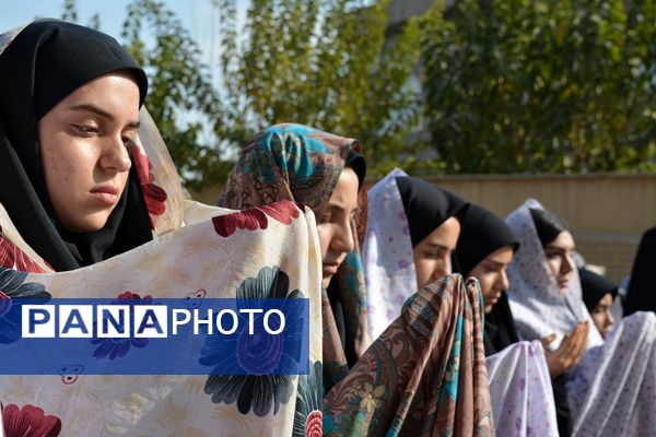 نماز باران، همخوانی زمین و آسمان در دبیرستان ولایت بهارستان‌دو