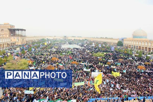 حضور پرشور مردم اصفهان در راهپیمایی روز 13 آبان