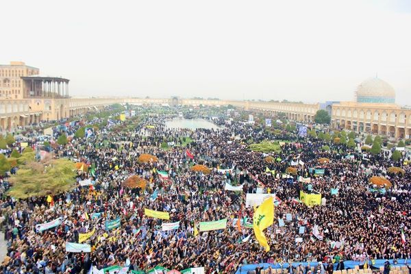 حضور پرشور مردم اصفهان در راهپیمایی روز 13 آبان