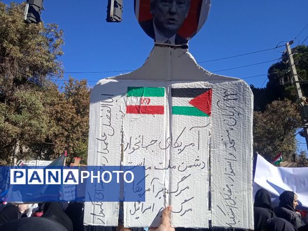 حضور پر شور دانش آموزان نیشابوری در راهپیمایی ١٣ آبان