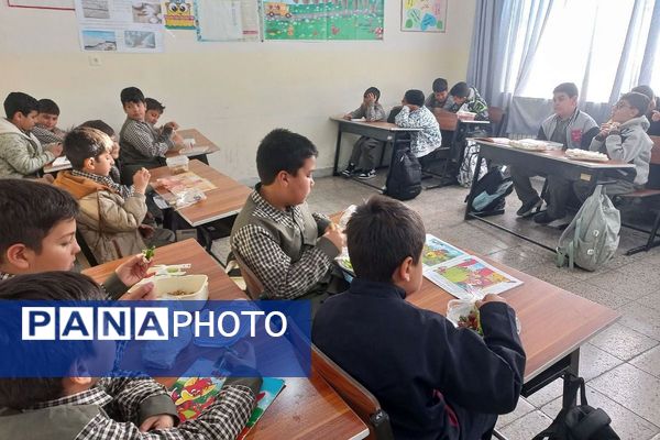 انس باکتاب و کتاب‌خوانی مدرسه باقرالعلوم شهرستان فیروزکوه