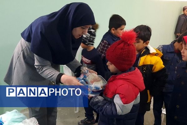 برپایی جشن آب در دبستان سرافراز ناحیه۷ مشهد 