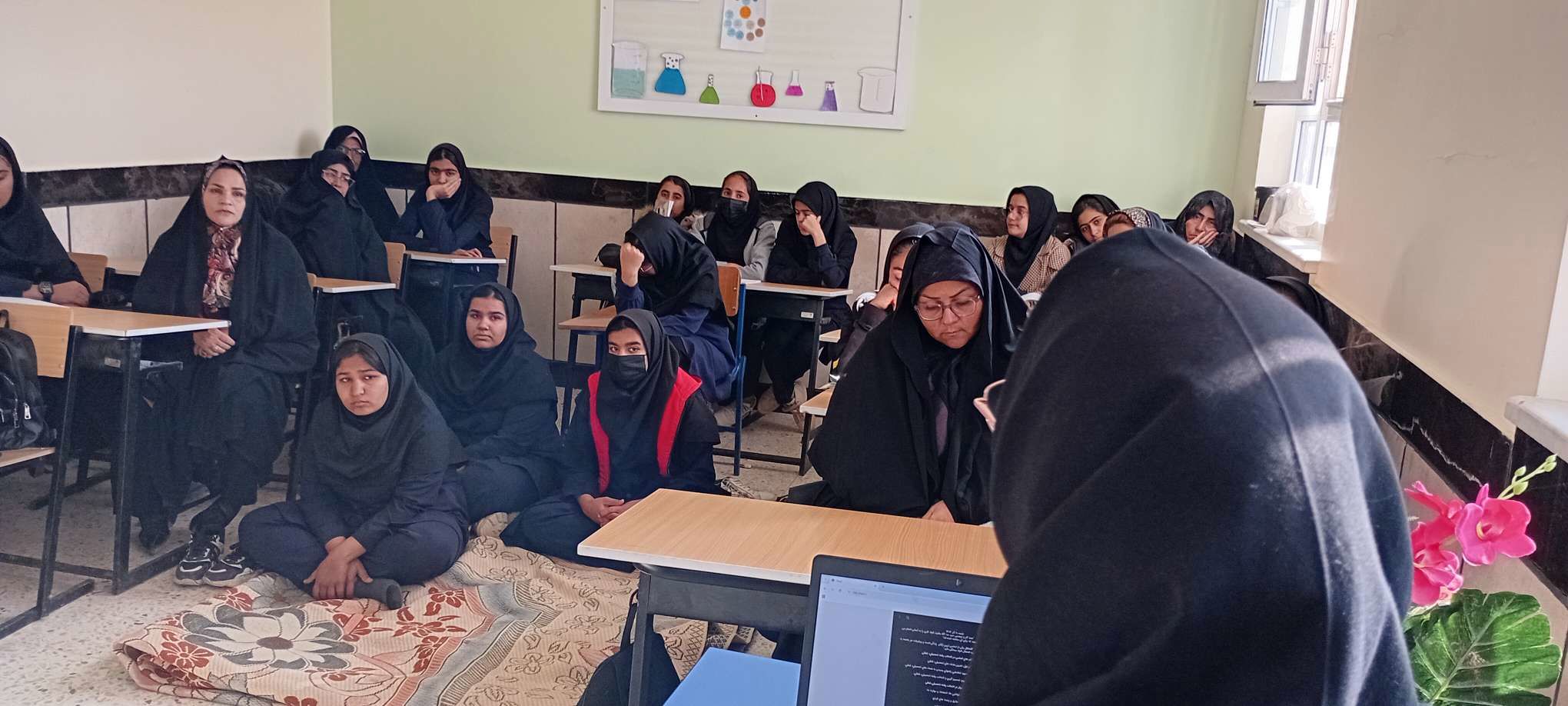 جلسه هدایت تحصیلی پایه نهم در دبیرستان مادرمهربان خلیل آباد